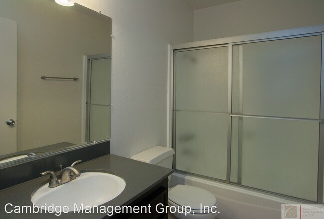Building Photo - 1371 E Lexington Ave
