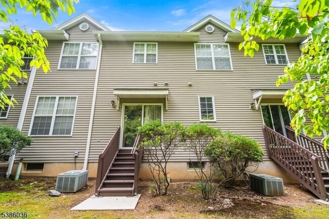 Building Photo - 144 Jackson Ave