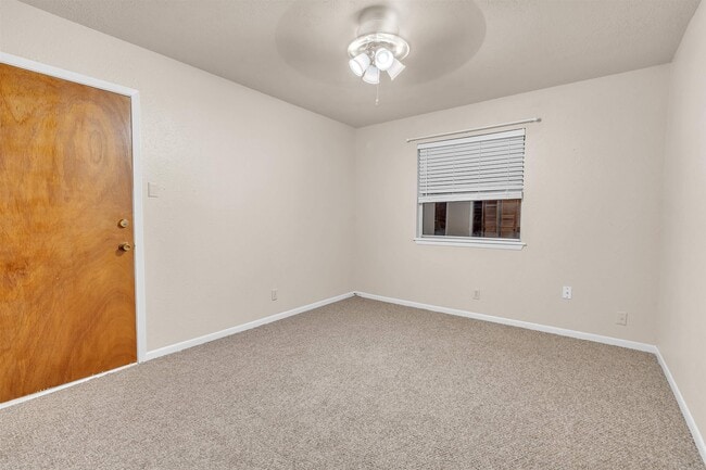 Building Photo - 901 Eden Ln