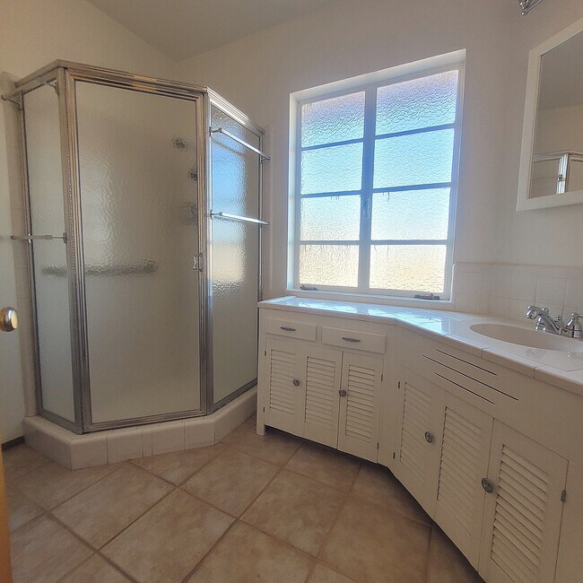 Building Photo - 8229 E Cambridge Ave