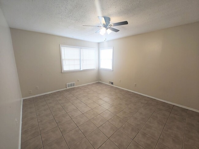 Building Photo - 1310 65th Dr
