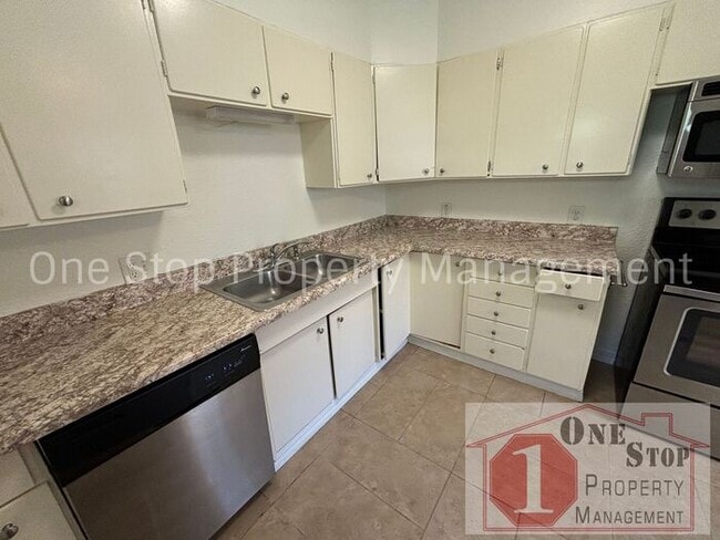 Building Photo - Charming 2 Bedroom, 1 Bathroom home in Ind...