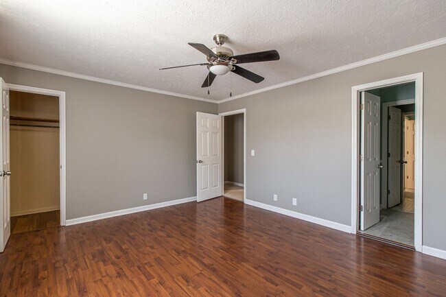 Building Photo - 221 Timberway Dr