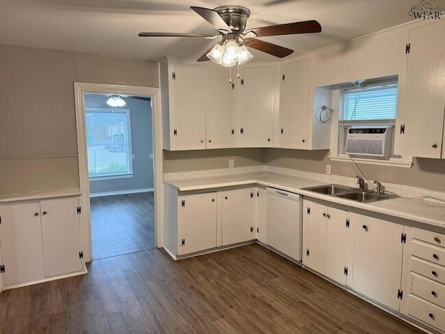 Building Photo - 2015 Polk St