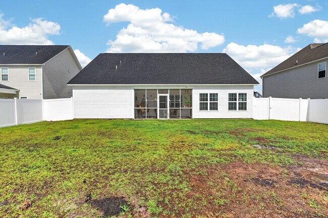 Building Photo - Spacious Stateside Home with Bonus Room & Screened-In Porch