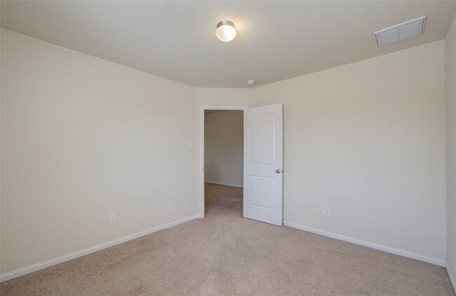 Building Photo - 10410 Solitude Way