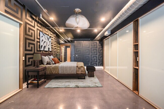 Building Photo - 1530 S State St