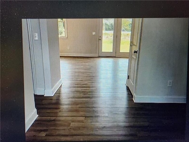 Building Photo - 112 Blue Iris Ct