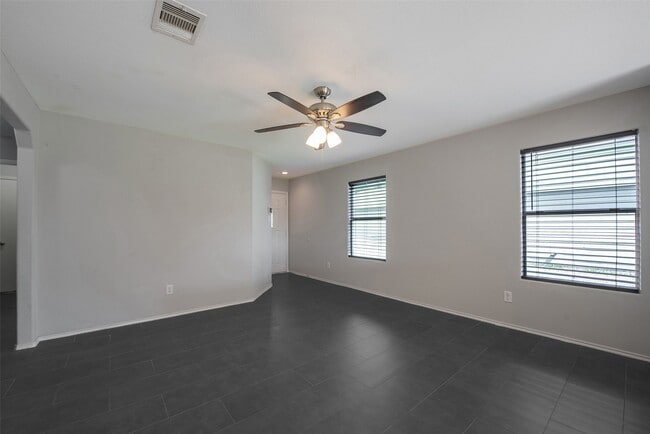 Building Photo - 7939 Yaupon View Dr