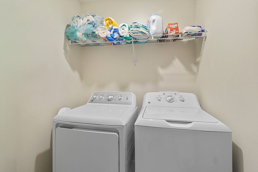 Building Photo - 5583 Double Eagle Cir