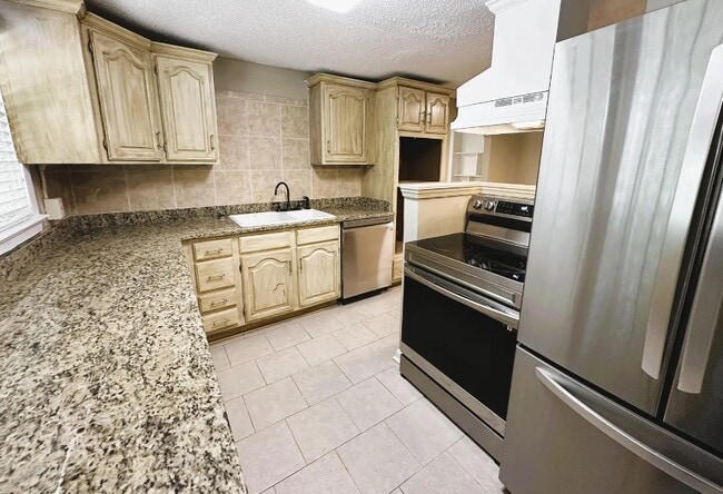Building Photo - 508 Willow Dr