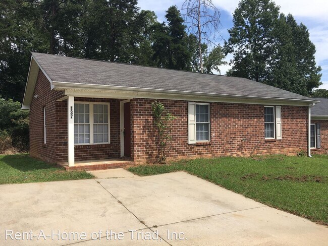 Primary Photo - 3 br, 2 bath House - 137 Thomas Street