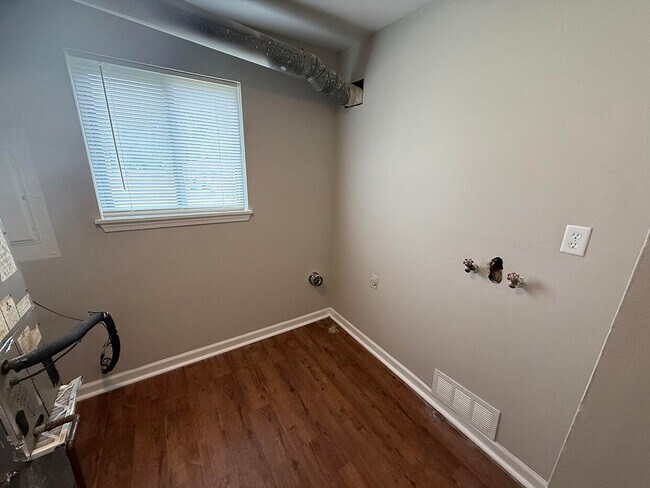 Building Photo - 7221 N Moberly Dr