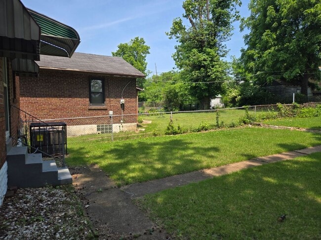 Building Photo - 6415 Perry Dr