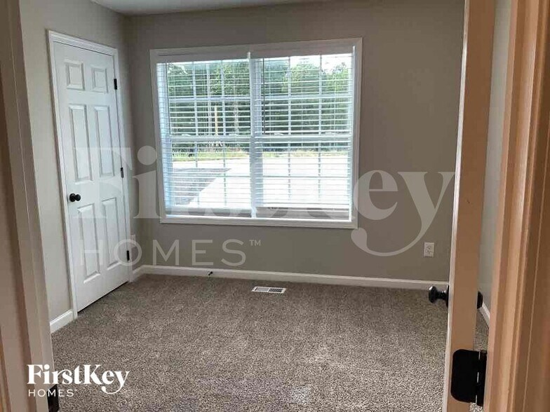 Building Photo - 58 Fairview Oak Trce