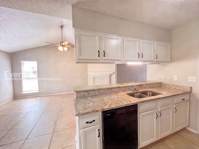 Building Photo - 6585 Fairwood Cove