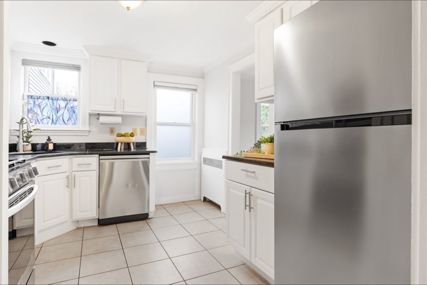 Building Photo - 64 Rowe St