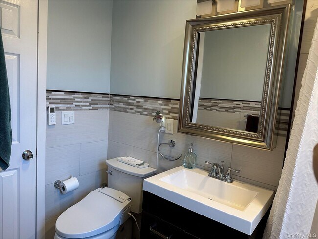 Building Photo - 312 Main St