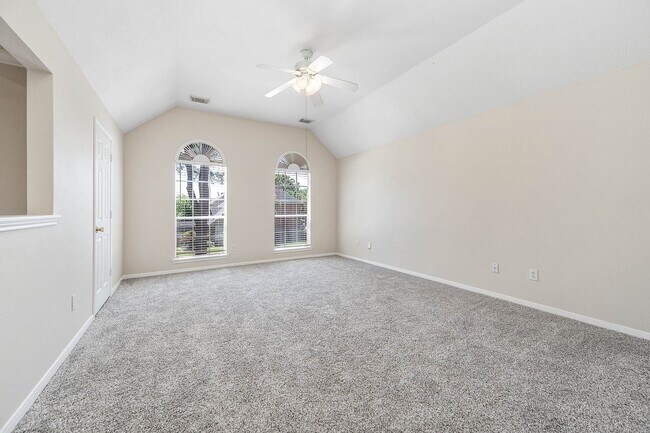 Building Photo - 7902 Feather Springs Dr