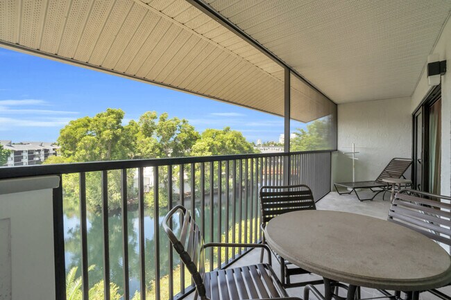 Building Photo - 600 Neapolitan Way