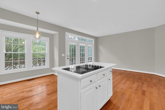 Building Photo - 1814 Fallbrook Ln