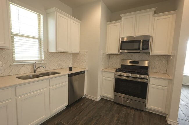 Building Photo - 352 Witchhazel Way