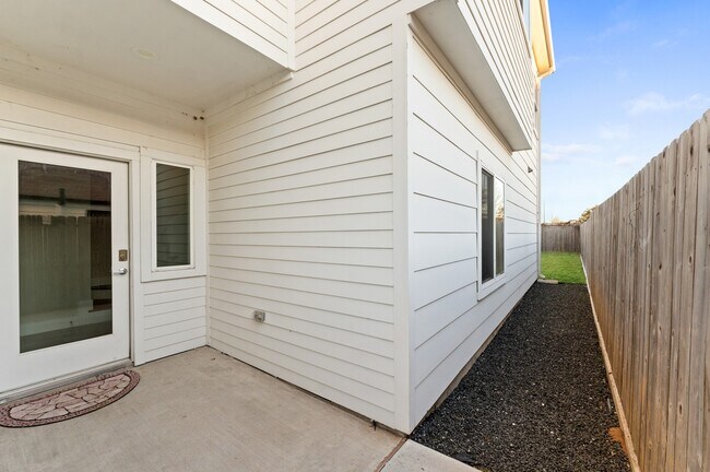 Building Photo - 4904 Noble St