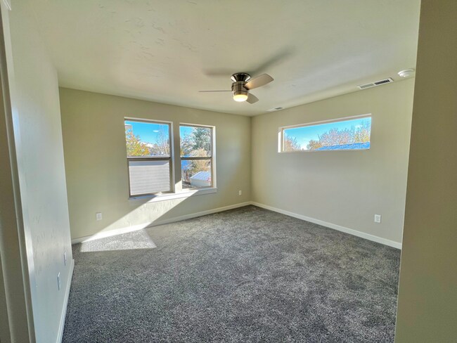 Building Photo - 5899 Castle Dr