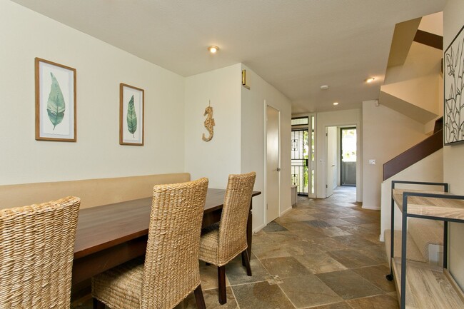 Building Photo - 117C Maunalua Ave