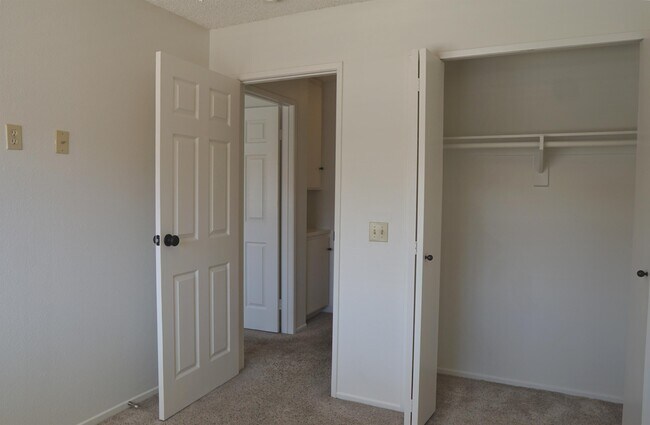 Building Photo - 6087 Montecito Cir