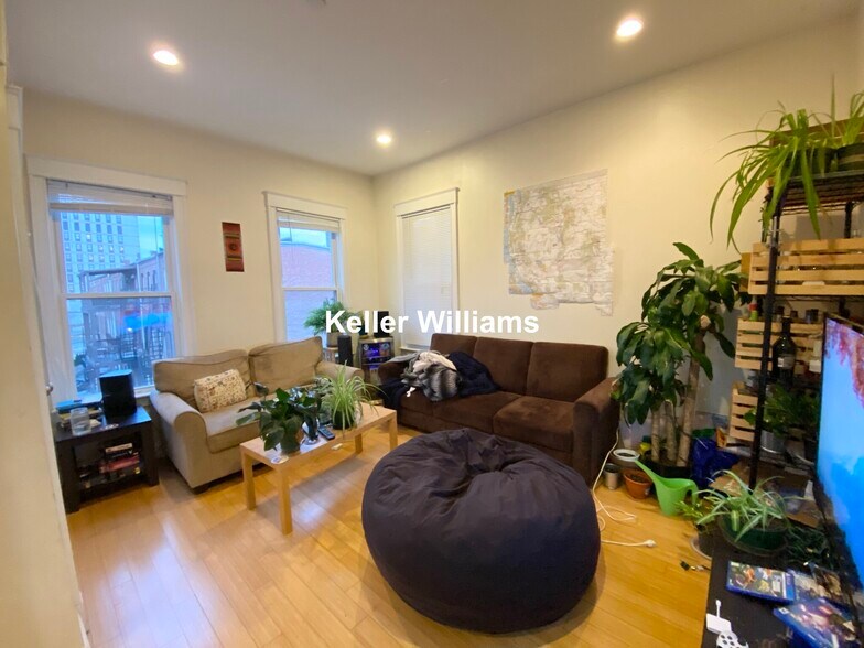 Building Photo - 1625 Tremont St