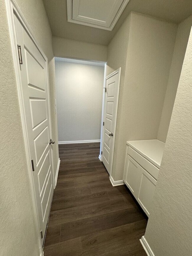 Building Photo - Ready For Move In - 9/1/25 New - 1 Story -...