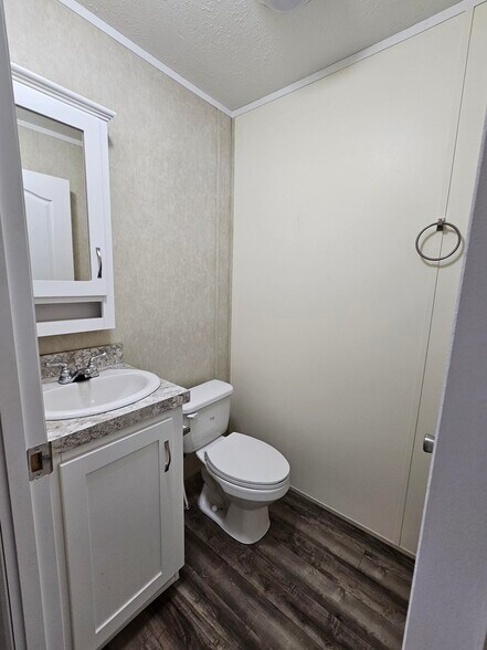 Building Photo - 57 Millstream Ct