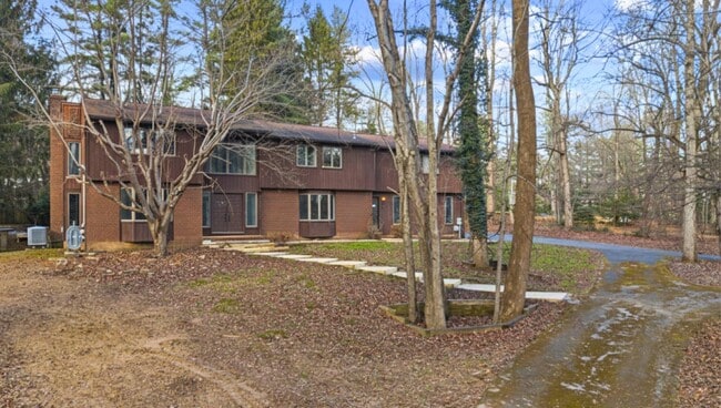 Building Photo - 11704 Woodland Dr