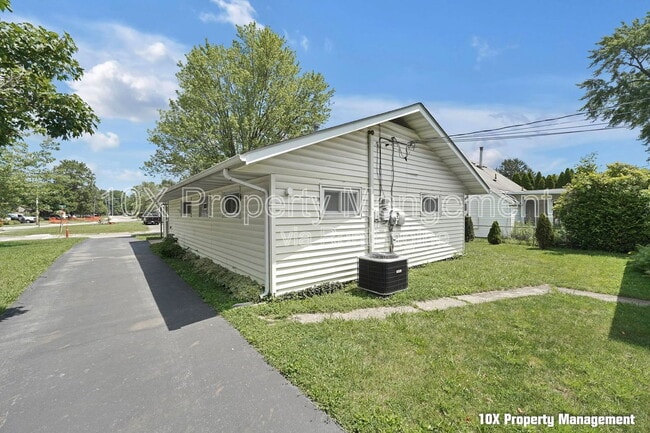 Building Photo - 3985 Ural Ave
