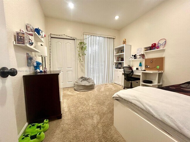 Building Photo - 1104 Shoma Dr