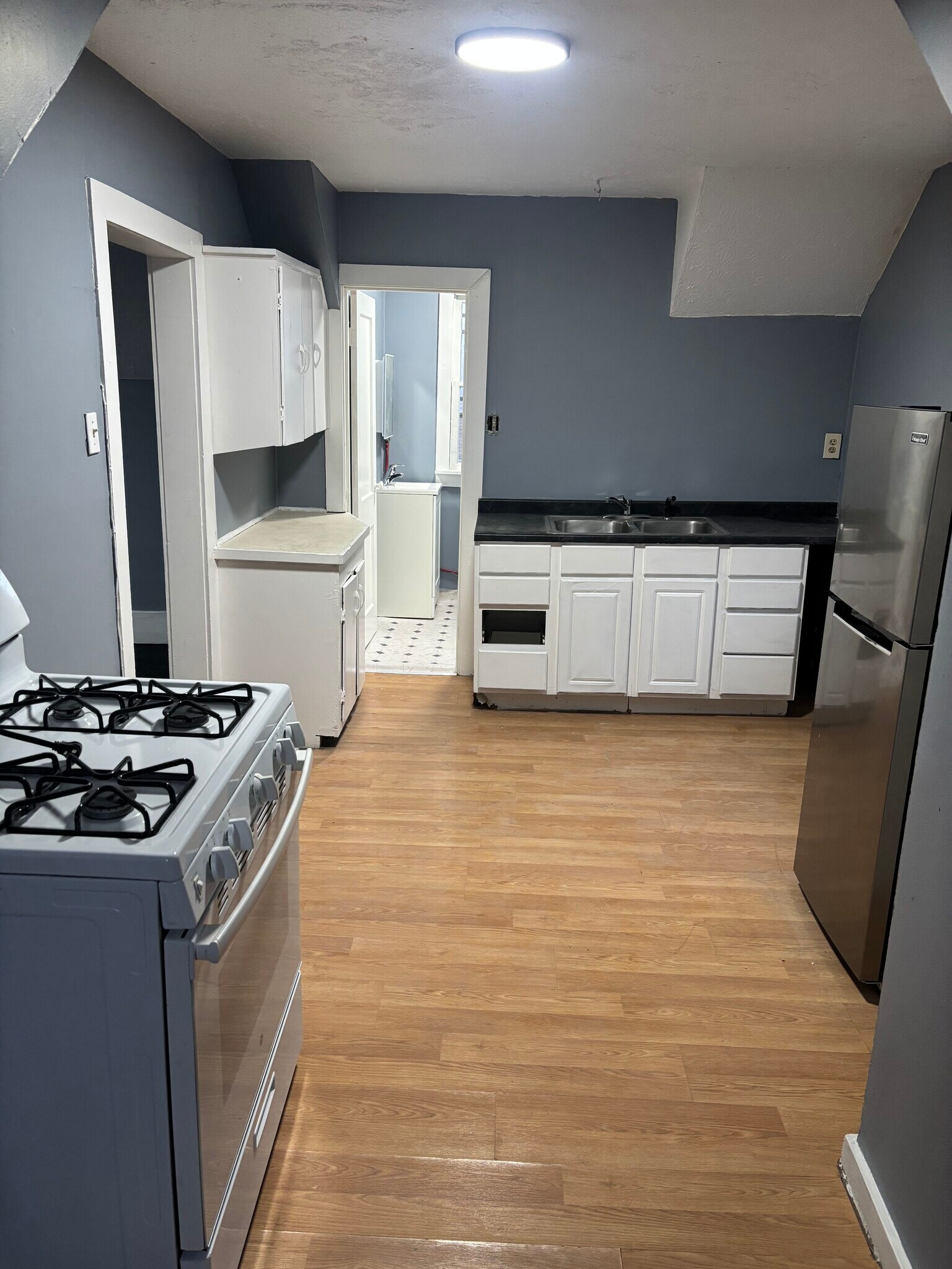 Building Photo - 721 Sumner St