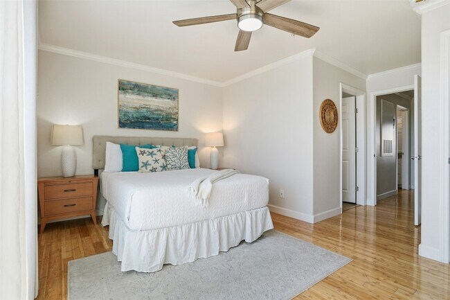 Building Photo - 9520 Seawall Blvd