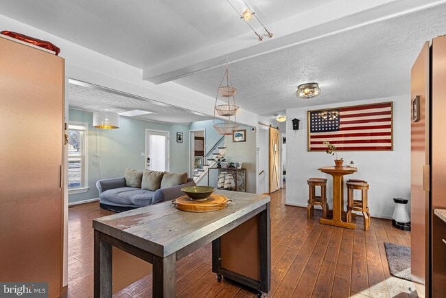 Building Photo - 9 Lakeview Terrace