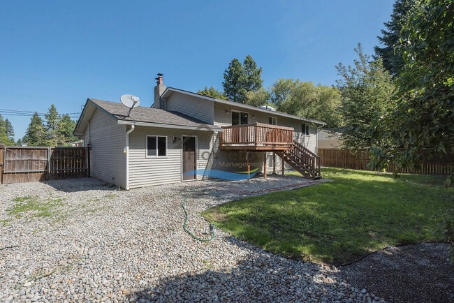 Building Photo - 3 Bedroom 2 Bath home with unique charm right off of 15th in Coeur d'Alene!