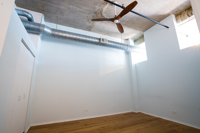 Building Photo - 843 W Adams St