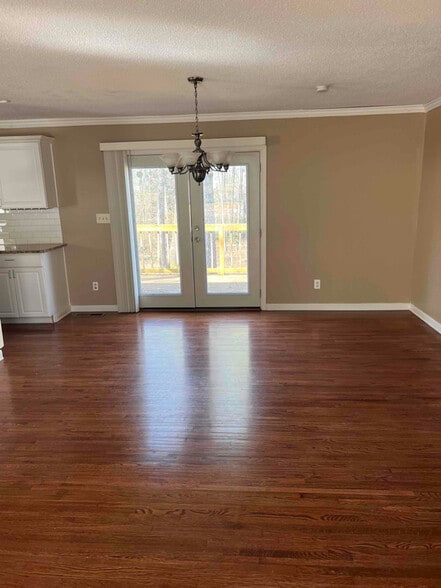 Building Photo - 12202 Greenleaf Dr SE