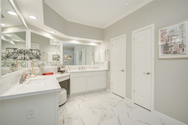 Building Photo - 3902 Lyndhurst Pl