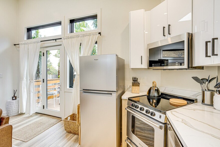 Building Photo - 3381 Pinole Valley Rd