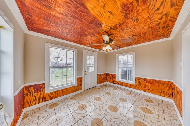 Building Photo - 13034 Emporia St