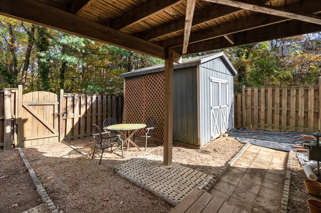 Building Photo - 7417 Wilma Ln