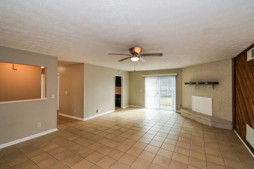 Building Photo - 3610 N Ride Dr