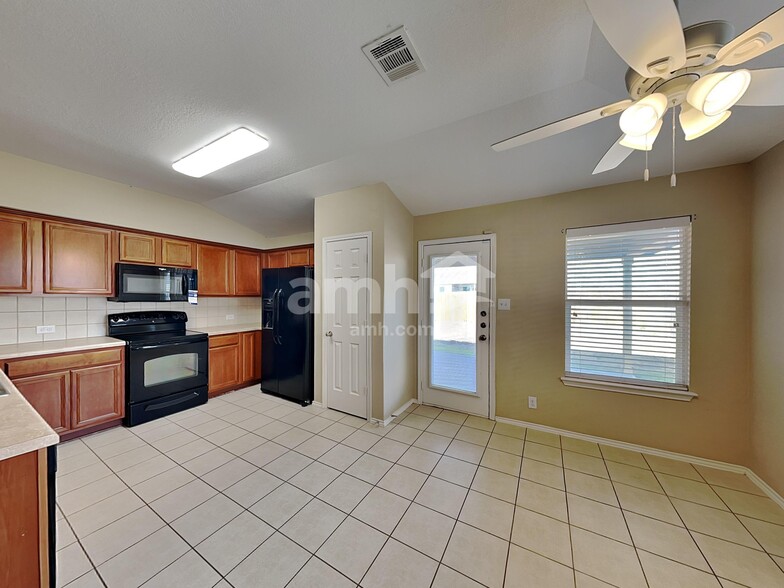 Building Photo - 631 Tom Kemp Dr