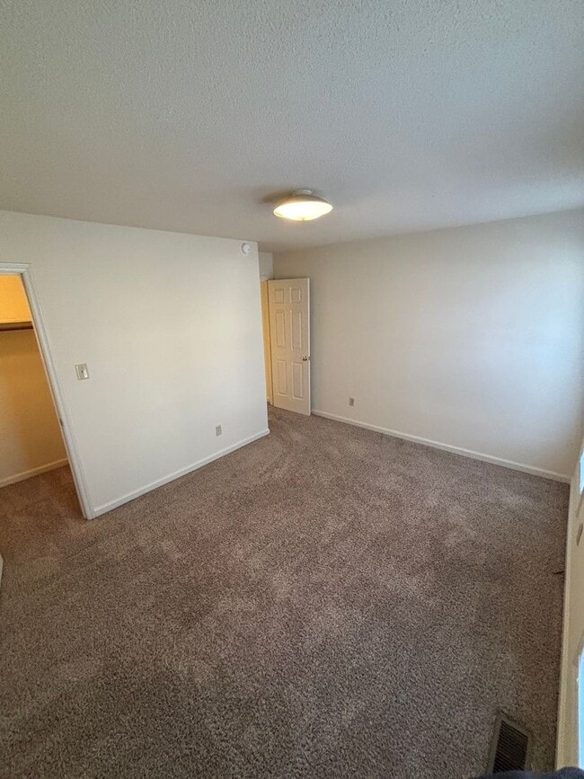 Building Photo - 1520