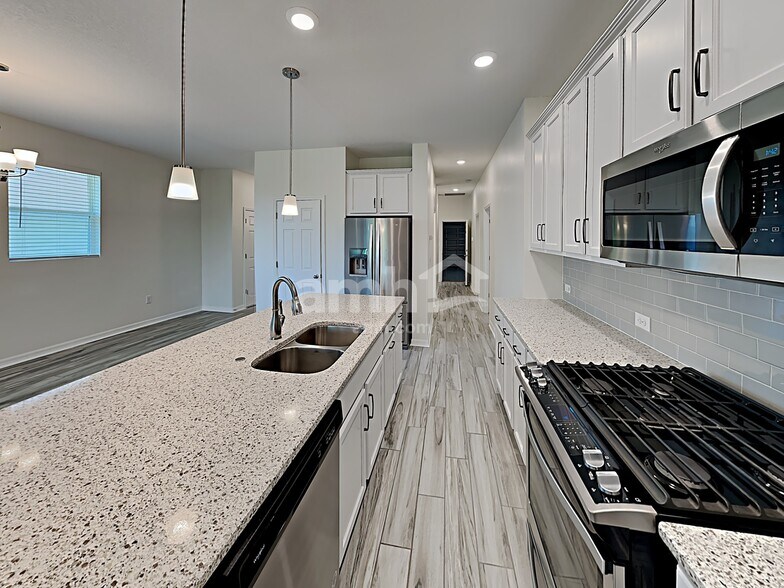 Building Photo - 6117 Voyagers Pl